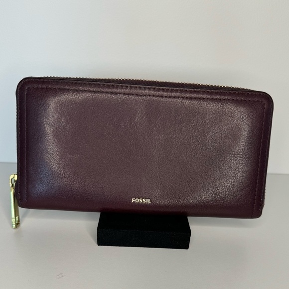 Fossil Zip Clutch Burgundy Leather Wallet - Picture 1 of 6
